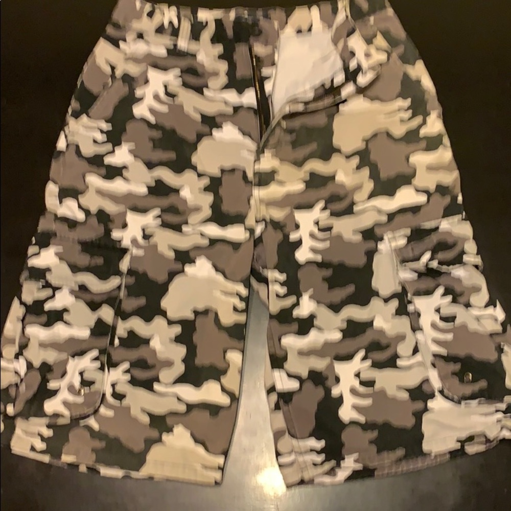 Camouflage Cargo Shorts Blk/Gray/White EUC